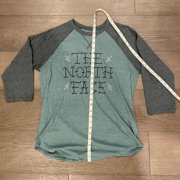 Green The North Face baseball shirt - Picture 3 of 7